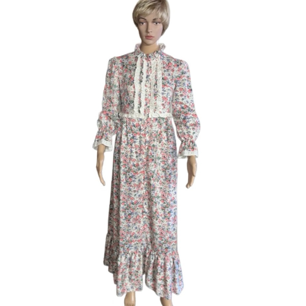 Jr’s. by Lounge Craft ~ Vintage (70’s) ~ USA ~Size 11 ~ Red/White ~ Floral Dress